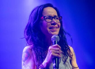 EDINBURGH, SCOTLAND - AUGUST 02: Janeane Garofalo performs on stage during Gilded Balloon 2018 Press Party, as part of the annual Edinburgh Fringe Festival, at Teviot Row House on August 2, 2018 in Edinburgh, Scotland. (Photo by Roberto Ricciuti/Getty Images)