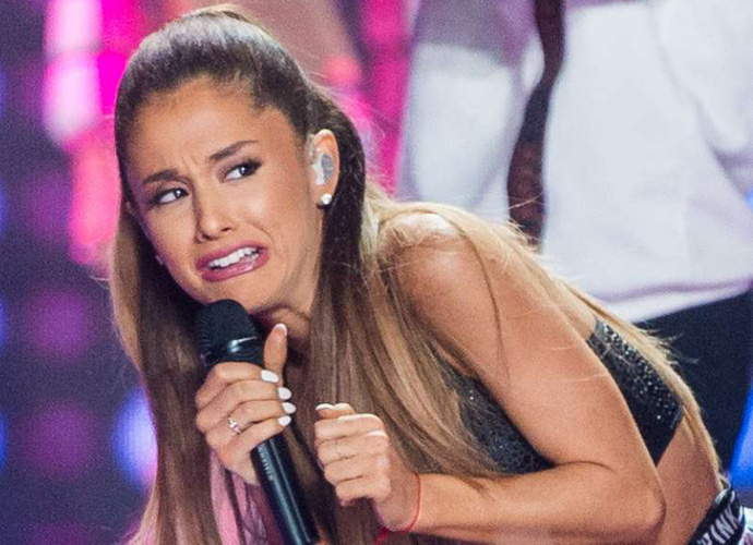 Ariana Grande Struck By An Angel At Victoria S Secret Fashion Show Uinterview