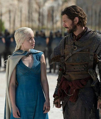 Michiel Huisman and Emilia Clarke in 'Game of Thrones'