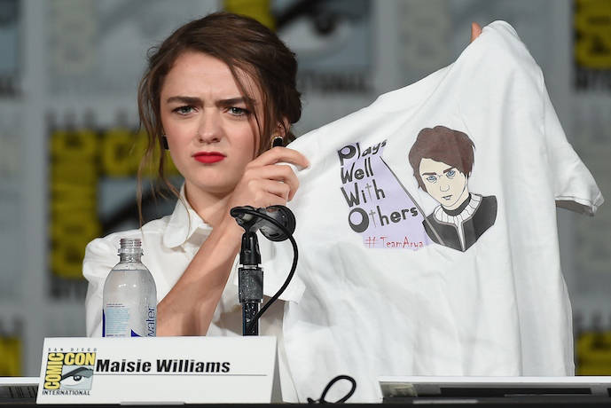 Maisie Williams Poses As Arya At TV Guide's Fan Favorites Panel