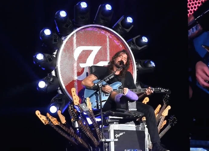 BattleRock Festival Shuts Down Headlining Foo Fighters Concert Because Of Curfew: Dave Grohl performs with broken leg – Foo Fighters