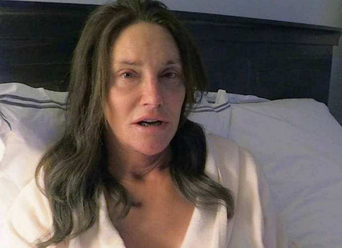 Caitlyn Jenner goes makeup-free in new clip from 'I Am Cait' (Image: E!)