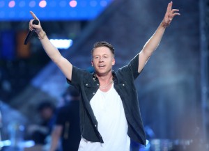 LOS ANGELES, CA - AUGUST 30: Recording artist Macklemore performs on the Pepsi Stage, during the 2015 MTV Video Music Awards, at The Orpheum Theatre on August 30, 2015 in Los Angeles, California. (Photo by Frederick M. Brown/Getty Images for MTV)