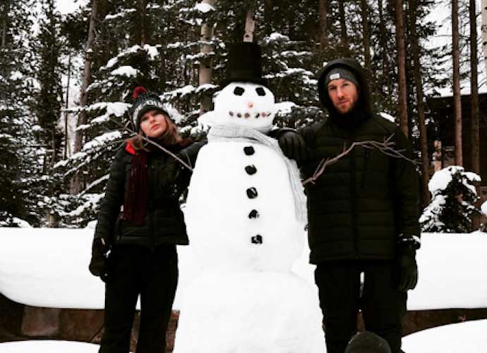 Taylor Swift & Calvin Harris Make A Snowman