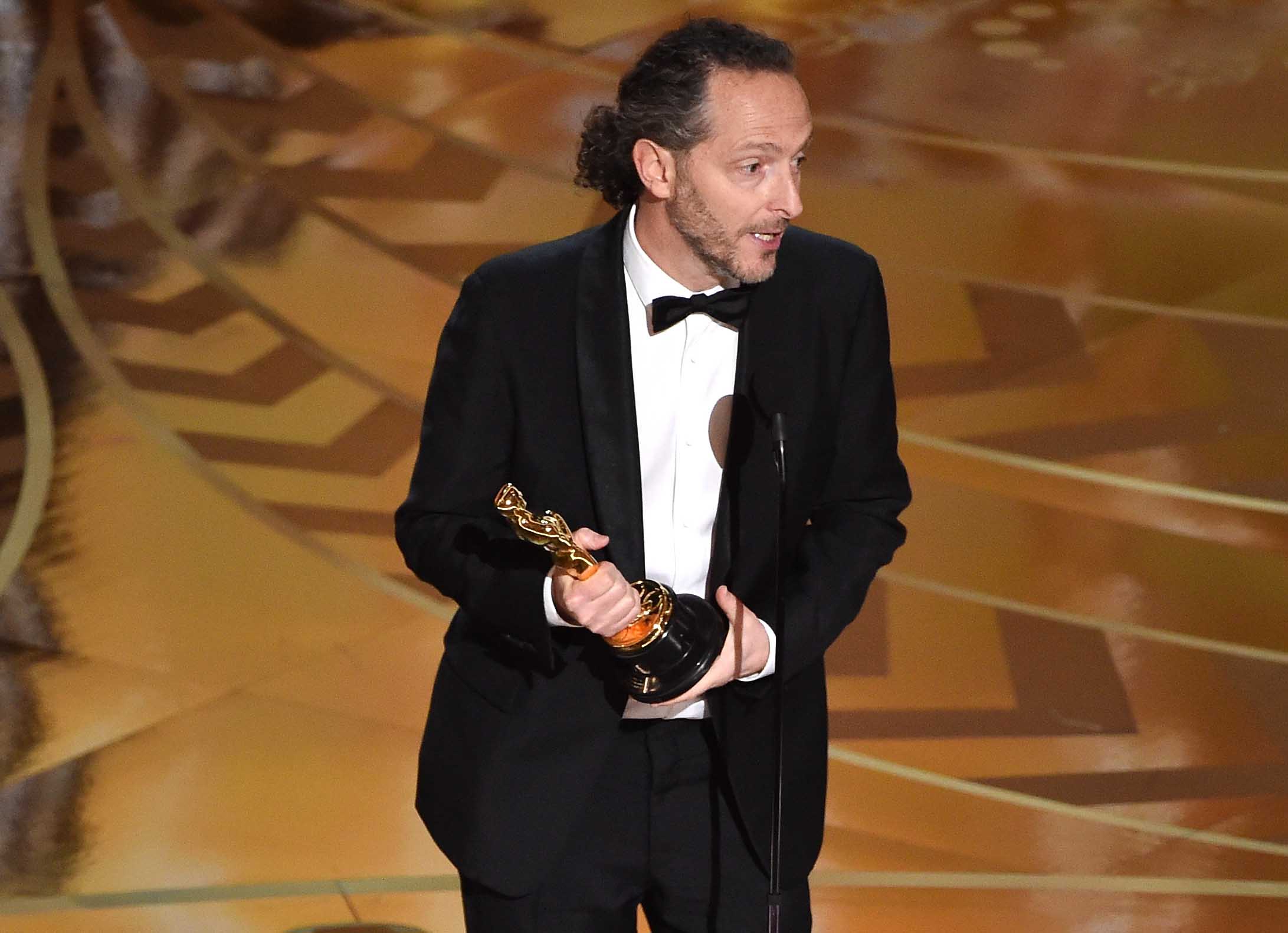 HOLLYWOOD, CA - FEBRUARY 28: Cinematographer Emmanuel Lubezki accepts the Best Cinematography award for 'The Revenant' onstage during the 88th Annual Academy Awards at the Dolby Theatre on February 28, 2016 in Hollywood, California. (Photo by Kevin Winter/Getty Images)