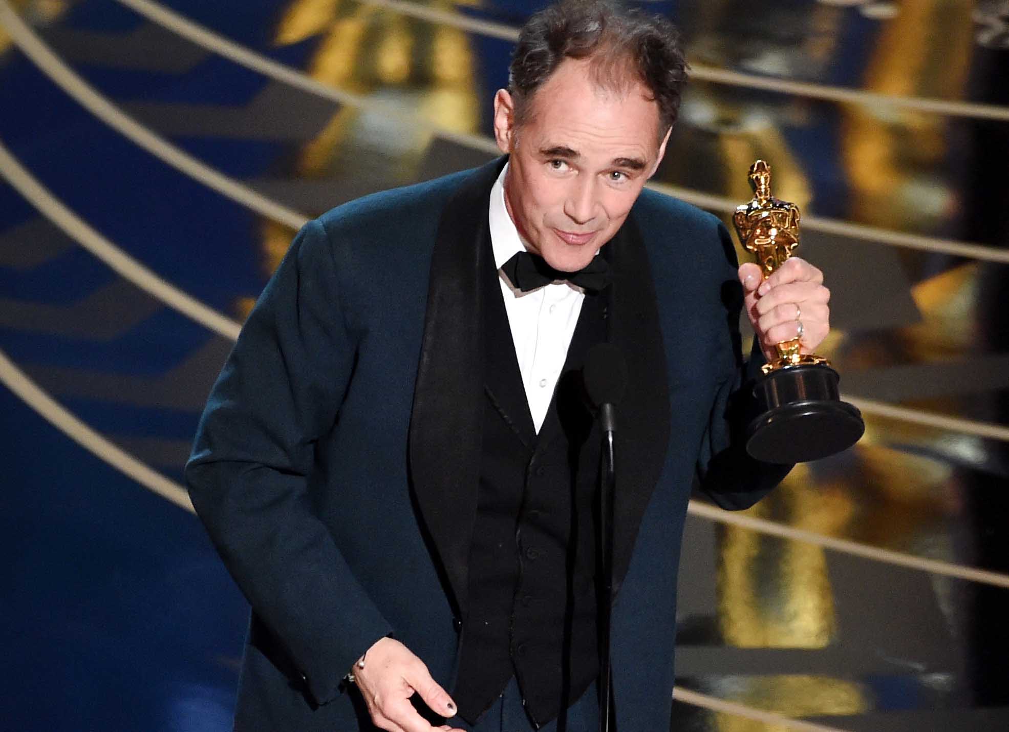 HOLLYWOOD, CA - FEBRUARY 28: Actor Mark Rylance accepts the Best Supporting Actor award for 'Bridge of Spies' onstage during the 88th Annual Academy Awards at the Dolby Theatre on February 28, 2016 in Hollywood, California. (Photo by Kevin Winter/Getty Images)