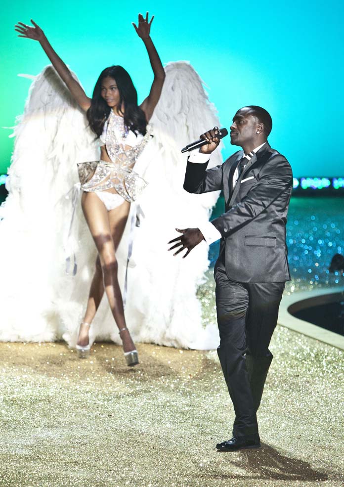 Akon Performs At 2010 Victoria Secret Fashion Show
