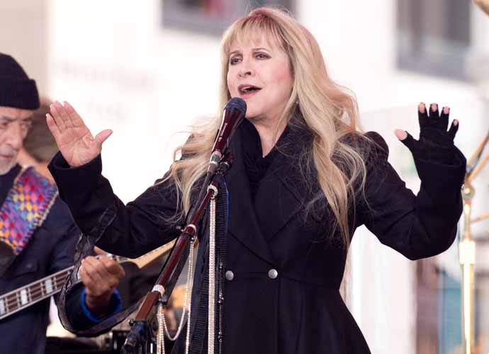 NEW YORK, NY - OCTOBER 09: Stevie Nicks of Fleetwood Mac performs on NBC's 