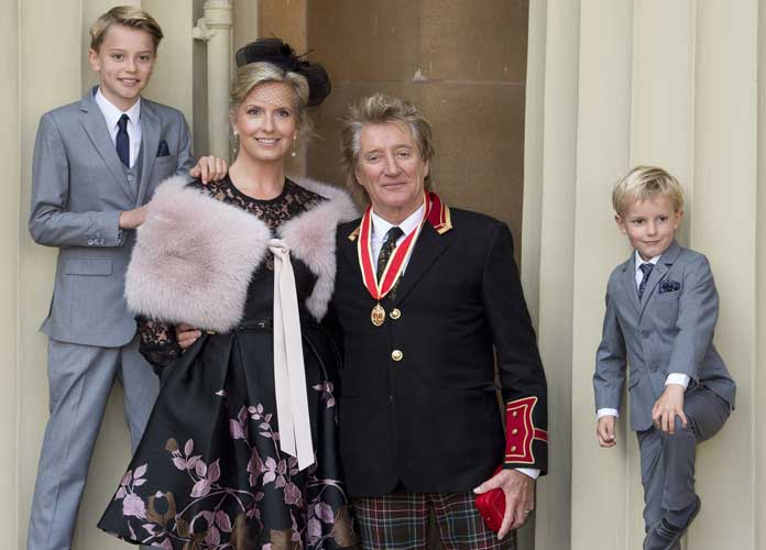 Rod_Stewart (with family) gets his knighthood