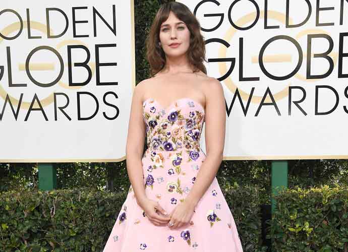 BEVERLY HILLS, CA - JANUARY 08: Actress Lola Kirke attends the 74th Annual Golden Globe Awards at The Beverly Hilton Hotel on January 8, 2017 in Beverly Hills, California. (Photo by Frazer Harrison/Getty Images)