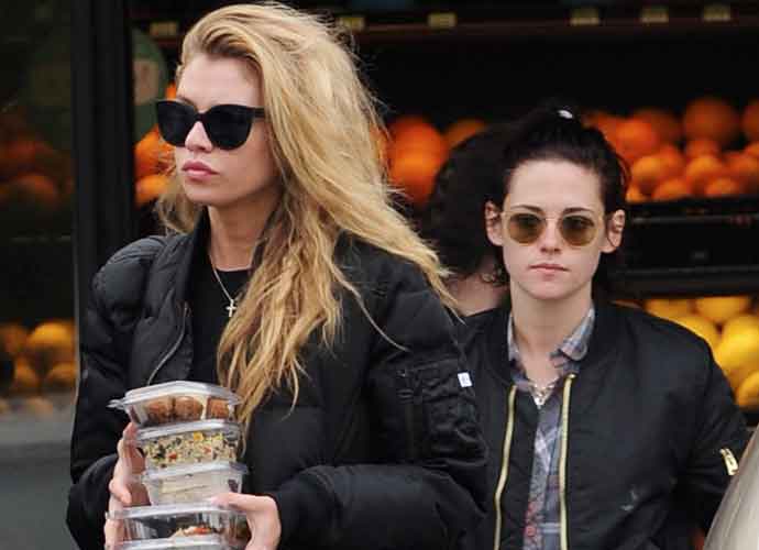 Actress Kristen Stewart with her new model girlfriend Stella Maxwell at Lassens Natural Foods & Vitamins in Los Feliz. The new couple were seen grabbing some take out of salads before heading back to the actresses house, sporting similar jackets