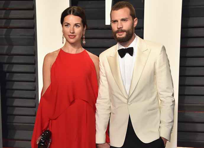 BEVERLY HILLS, CA - FEBRUARY 26: Actors Amelia Warner (L) and Jamie Dornan attend the 2017 Vanity Fair Oscar Party hosted by Graydon Carter at Wallis Annenberg Center for the Performing Arts on February 26, 2017 in Beverly Hills, California. (Photo by Pascal Le Segretain/Getty Images)