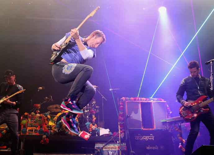 LONDON, ENGLAND - JUNE 28: Chris Martin from Coldplay performs on stage during the Sentebale Concert at Kensington Palace on June 28, 2016 in London, England. Sentebale was founded by Prince Harry and Prince Seeiso of Lesotho over ten years ago. It helps the vulnerable and HIV positive children of Lesotho and Botswana. (Photo by Chris Jackson/Getty Images)