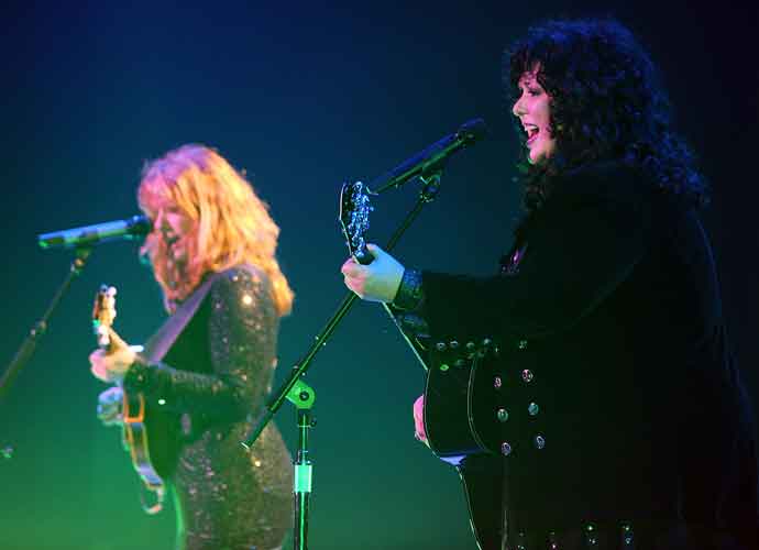 NEW YORK - AUGUST 03: (L-R) Sisters Nancy Wilson and Ann Wilson of the band Heart perform at the Hammerstein Ballroom on August 3, 2010 in New York City. (Photo by Andrew H. Walker/Getty Images)