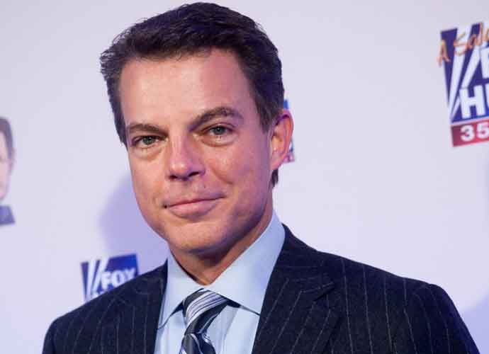 WASHINGTON - JANUARY 08: FOX News host Shepard Smith poses on the red carpet upon arrival at a salute to FOX News Channel's Brit Hume on January 8, 2009 in Washington, DC. Hume was honored for his 35 years in journalism. (Photo by Brendan Hoffman/Getty Images)