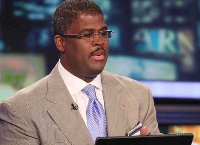 NEW YORK, NY - AUGUST 05: 'Varney & Co.' host Charles Payne reports on the stock market opening a day after a 500+ point sell off at FOX Studios on August 5, 2011 in New York City. (Photo by Astrid Stawiarz/Getty Images)