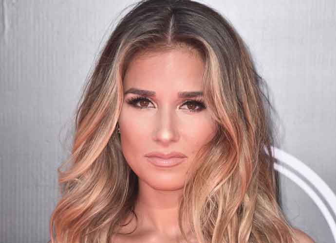 Jessie James Decker Denies Charges She Photoshopped Abs Onto Her Children’s Bodies In Photos