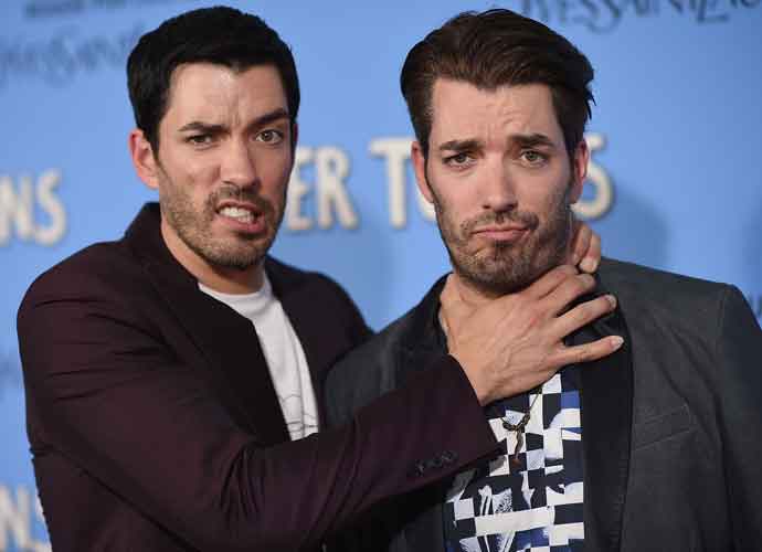 NEW YORK, NY - JULY 21: Jonathan Scott and Drew Scott attend the 'Paper Towns' New York Premiere at AMC Loews Lincoln Square on July 21, 2015 in New York City. (Photo by Dimitrios Kambouris/Getty Images)