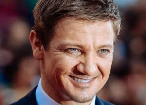 NEW YORK, NY - JULY 27: Jeremy Renner attends the 'Mission Impossible - Rogue Nation' New York Premiere at Duffy Square in Times Square on July 27, 2015 in New York City. (Photo by Grant Lamos IV/Getty Images)