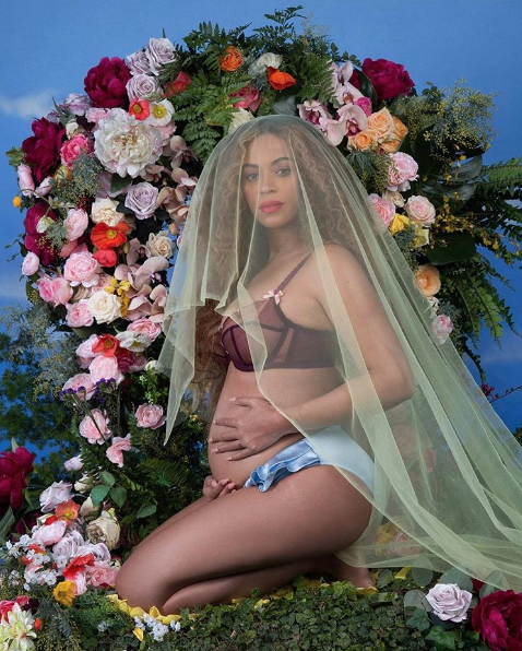 Beyonce posts picture of herself pregnant (Feb. 1)