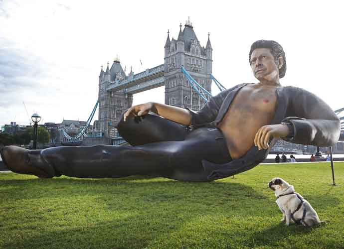 A Statue Modeled After Jeff Goldblum Appears In London In Honor Of 'Jurassic Park'