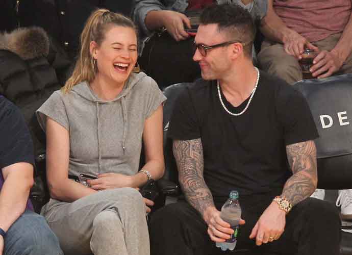 Adam Levine Makes Wife Behati Prinsloo Laugh At Lakers Game