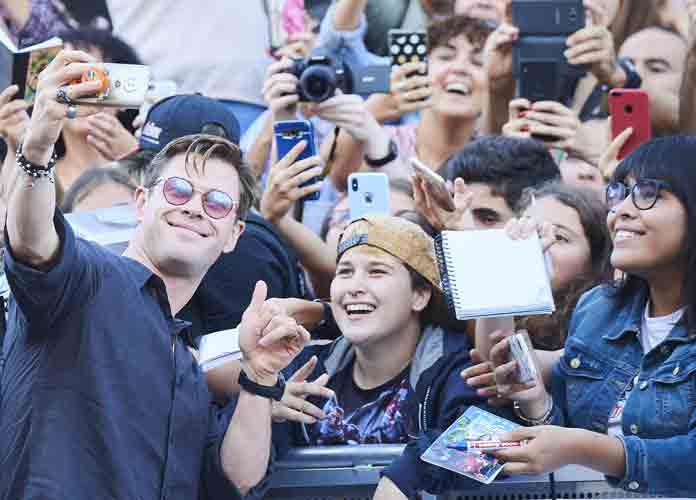 Chris Hemsworth greets fans at San Sebastian Film Festival (Credit: Sean Thorton/WENN.com)