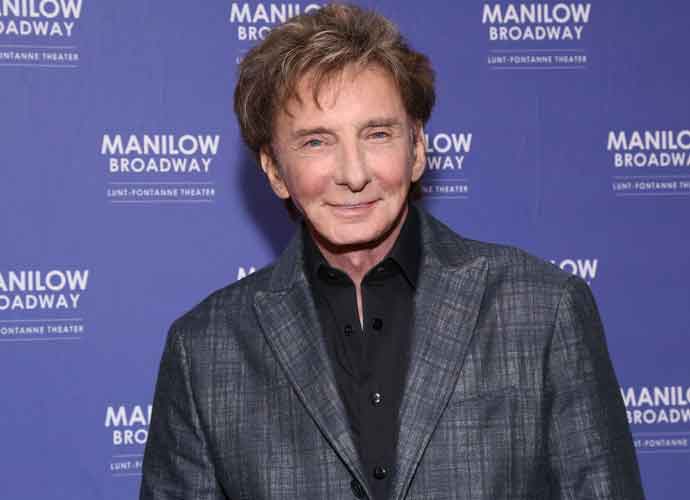 Barry Manilow Returns To Broadway At the Lunt-Fontanne Theatre