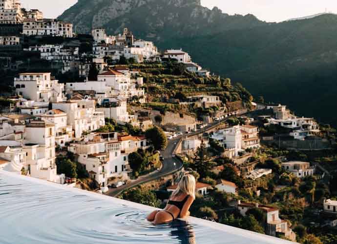 Lauren Bullen, Known As 'Gypsea_lust,' Gets Cheeky On The Amalfi Coast