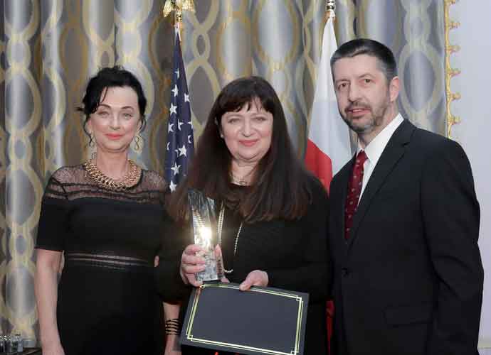 Basia receives Pioneer Award from Barbara Bernhardt, Kosciuszko Foundation Washington D.C. Director and Marek Skulimowski, President of the KF