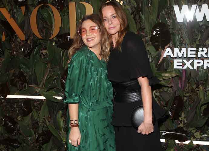 Drew Barrymore & Stella McCartney Snuggle Up At 'WWD' Honors