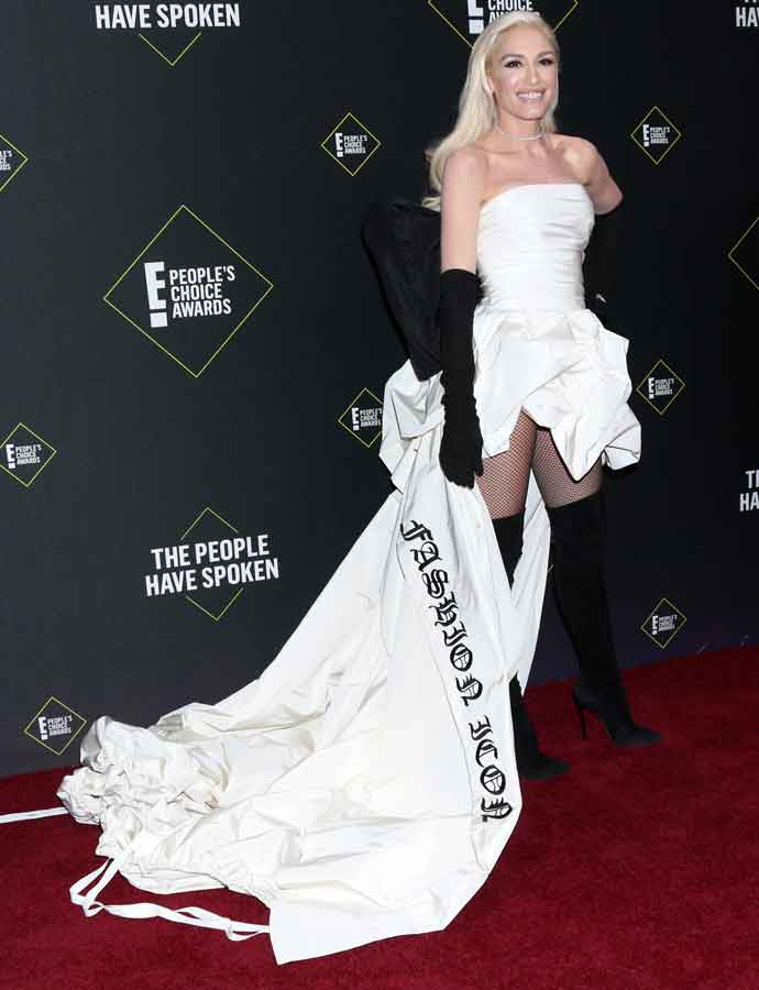 Gwen Stefani Stuns In White 'Fashion Icon' Gown At People's Choice Awards
