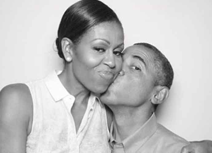 Michelle Obama kissed by husband Barack Obama (Photo: Instagram)