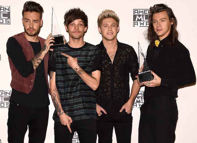 One Direction at the AMAs in 2015