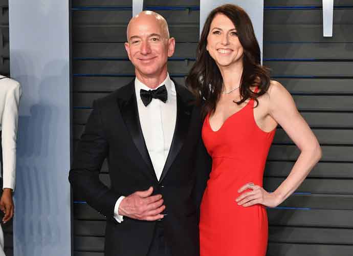 BEVERLY HILLS, CA - MARCH 04: Jeff Bezos (L) and MacKenzie Bezos attend the 2018 Vanity Fair Oscar Party hosted by Radhika Jones at Wallis Annenberg Center for the Performing Arts on March 4, 2018 in Beverly Hills, California.