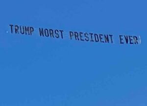 Plane Flying 'Trump Worst President Ever' Banner Flies Over Mar-A-Lago (Photo: Twitter)