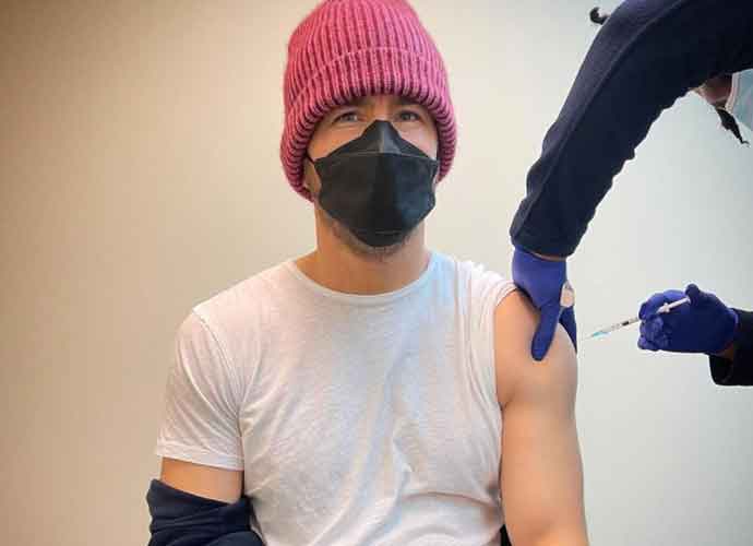 Ryan Reynolds gets COVID-19 vaccine (Image: Instagram)