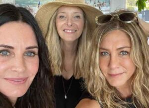 'Friends' Stars Courteney Cox, Jennifer Aniston & Lisa Kudrow Hold Reunion On July 4th (Image: Instagram)