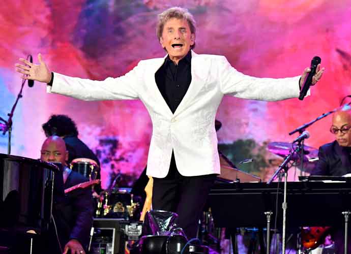 NEW YORK, NEW YORK - AUGUST 21: Barry Manilow performs onstage during We Love NYC: The Homecoming Concert Produced by NYC, Clive Davis, and Live Nation on August 21, 2021 in New York City. (Photo by Jeff Kravitz/Getty Images for Live Nation)