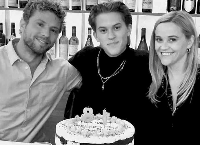 Deacon Phillippe with parents Reese Witherspoon and Ryan Phillippe ...