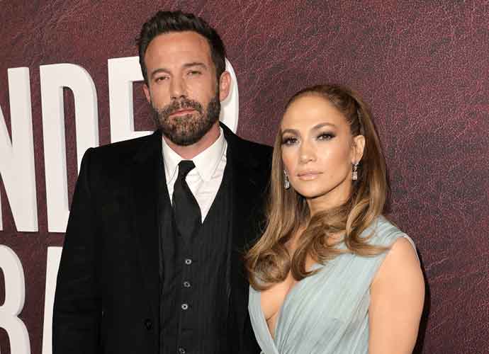 HOLLYWOOD, CALIFORNIA - DECEMBER 12: (L-R) Ben Affleck and Jennifer Lopez attend the Los Angeles premiere of Amazon Studio's 