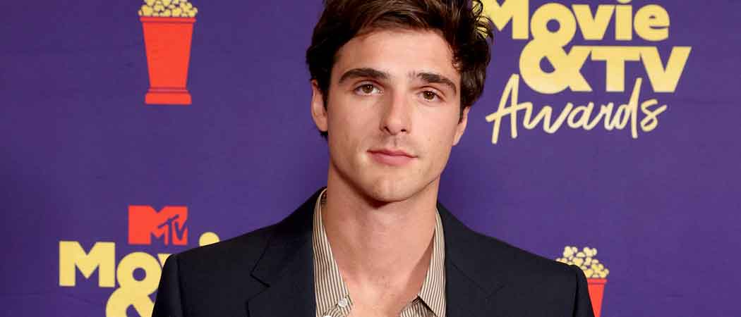 LOS ANGELES, CALIFORNIA - MAY 16: Jacob Elordi poses backstage during ...