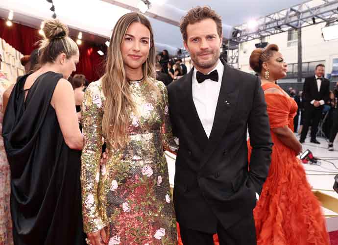 HOLLYWOOD, CALIFORNIA - MARCH 27: (L-R) Amelia Warner and Jamie Dornan attend the 94th Annual Academy Awards at Hollywood and Highland on March 27, 2022 in Hollywood, California. (Photo by Emma McIntyre/Getty Images)