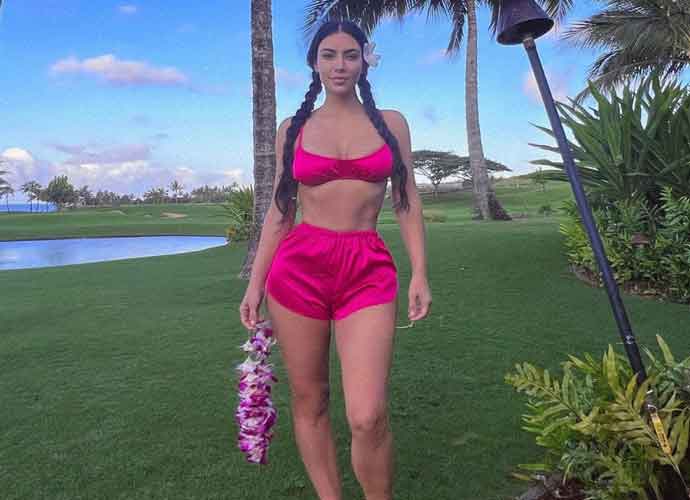 Kim Kardashian shows off hot pink bikini in Hawaii (Image: Instagram)