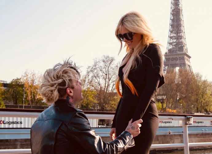 Mod Sun proposed to Avril Lavigne with major diamond ring at Eiffel Tower (Image: Instagram)