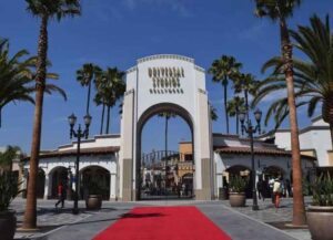 Universal Studios Hollywood archway (Image: Wikimedia)