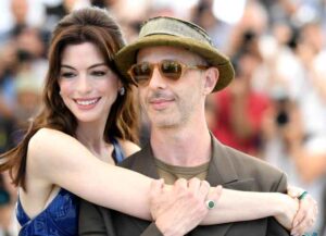 CANNES, FRANCE - MAY 20: Anne Hathaway and Jeremy Strong attend the photocall for "Armageddon Time" during the 75th annual Cannes film festival at Palais des Festivals on May 20, 2022 in Cannes, France. (Photo by Pascal Le Segretain/Getty Images)