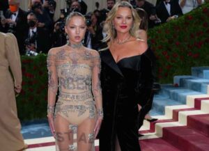 NEW YORK, NEW YORK - MAY 02: Kate Moss and Lila Grace Moss Hack attend The 2022 Met Gala Celebrating "In America: An Anthology of Fashion" at The Metropolitan Museum of Art on May 2, 2022 in New York City. (Photo by Gotham/Getty Images)