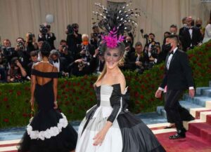 NEW YORK, NEW YORK - MAY 02: Sarah Jessica Parker attends The 2022 Met Gala Celebrating "In America: An Anthology of Fashion" at The Metropolitan Museum of Art on May 2, 2022 in New York City. (Photo by Gotham/Getty Images)
