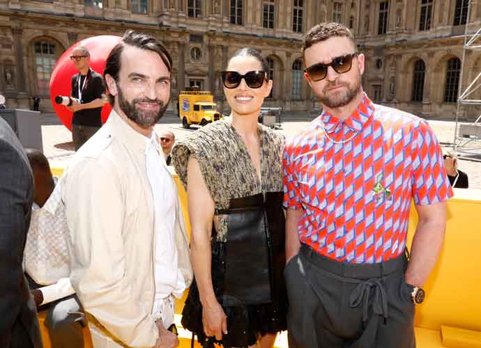 Justin Timberlake & Jessica Biel Pose With Nicholas Ghesquière At Louis  Vuitton Paris Fashion Week Show - uInterview